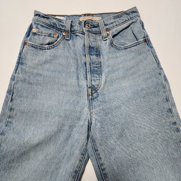 Levi's Light Wash Button Fly Ribcage Straight Ankle Jeans - Picture 4 of 9